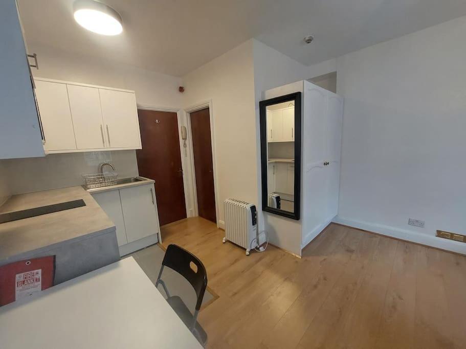 Newly Refurbished Studio London Exteriör bild
